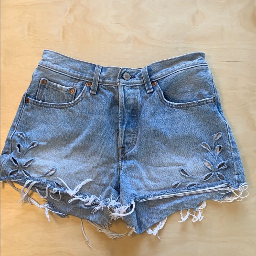 High waisted Levi shorts